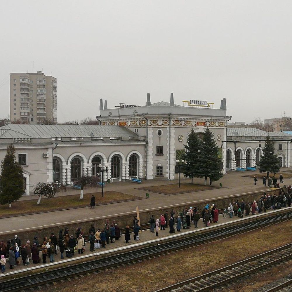 жд вокзал ровно